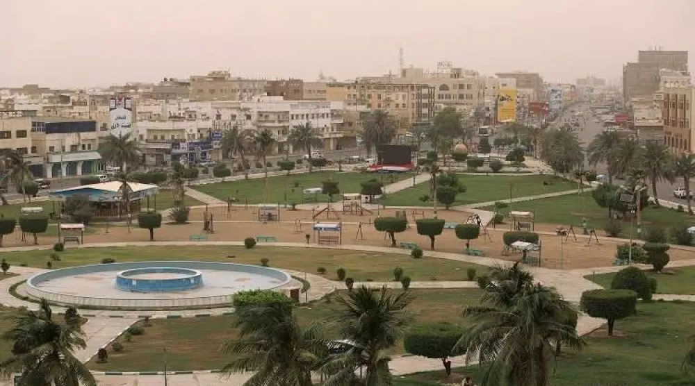 منظر عام لمدينة الحديدة وأكبر متنزهاتها (رويترز)
