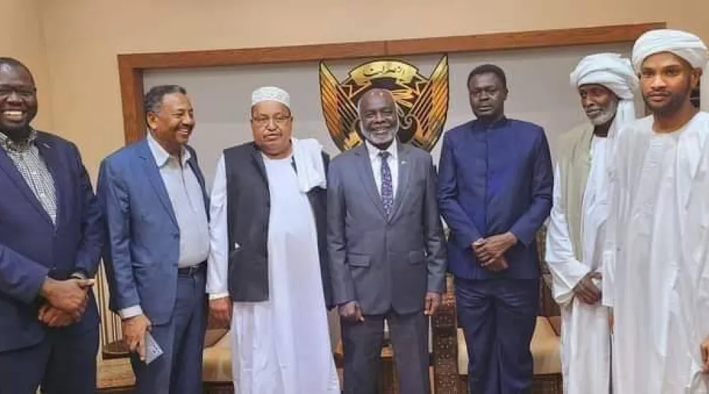 قادة تحالف «الكتلة الديمقراطية» ويظهر بينهم وزير المالية جبريل إبراهيم وحاكم دارفور مني أركو مناوي (فيسبوك)