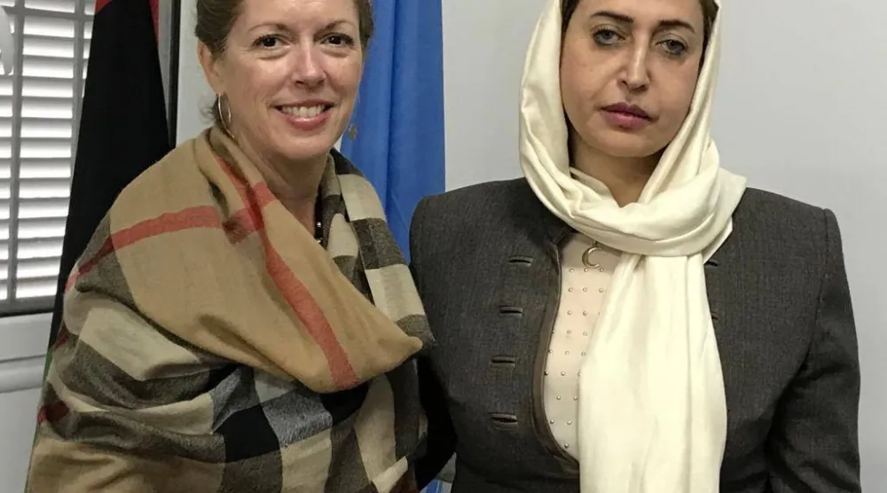 سرقيوة مع المستشارة الأممية ستيفاني وليامز بطرابلس في ديسمبر 2018 (البعثة الأممية)