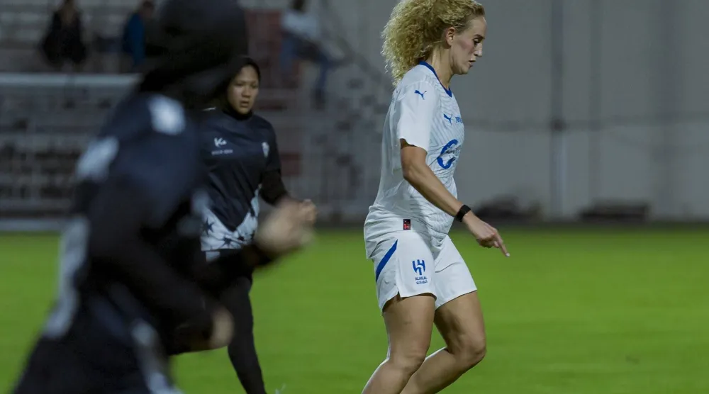 الأزرق سيطر على معظم مجريات المباراة (سيدات الهلال)