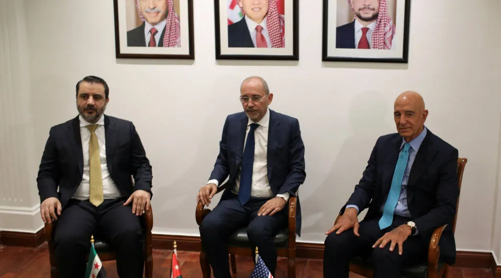 برّاك والصفدي والشيباني خلال لقائهم الثلاثاء في عمَّان (رويترز)