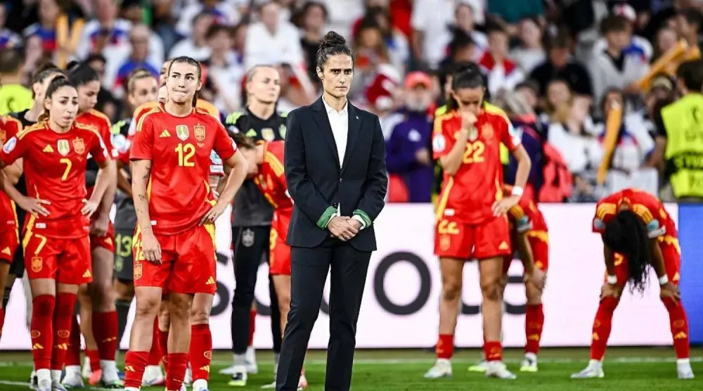 مونتسي تومي قالت إن رئيس الاتحاد أبلغها بالاستمرار في تدريب إسبانيا (وسائل إعلام أوروبية)
