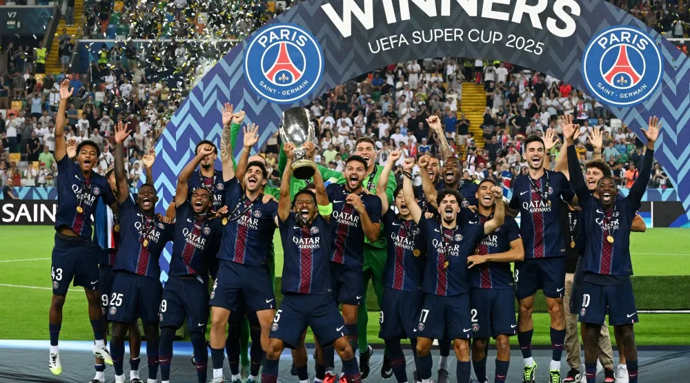 Soccer Football - UEFA Super Cup - Final - Paris St Germain v Tottenham Hotspur - Bluenergy Stadium, Udine, Italy - August 13, 2025 Paris St Germain's Marquinhos lifts the trophy as he celebrates with teammates after winning the UEFA Super Cup REUTERS/Jennifer Lorenzini 