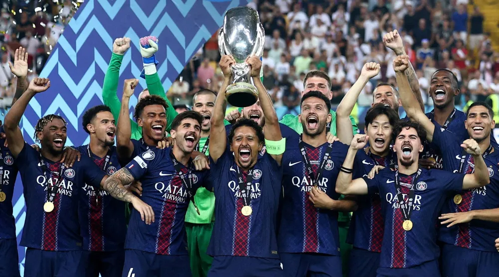 سان جيرمان توج بلقب كأس السوبر الأوروبي لأول مرة في تاريخه بسيناريو مثير (رويترز)