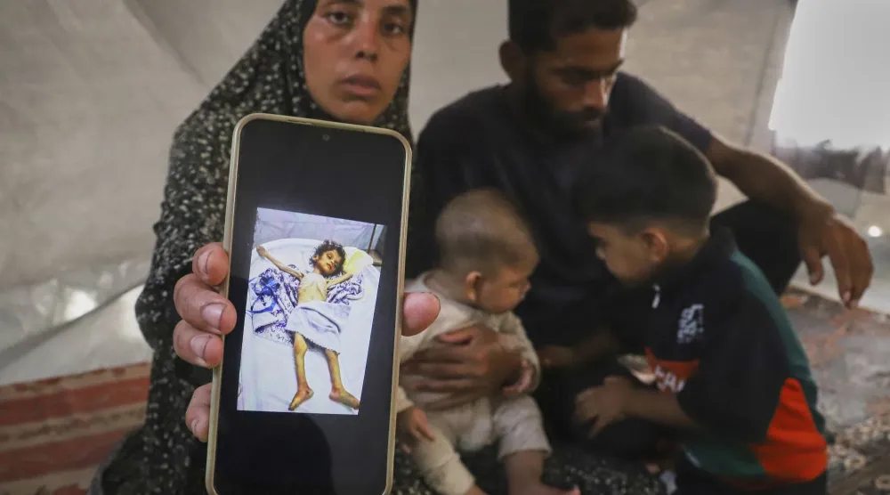 الرئيس الأميركي دونالد ترمب يقول إنه يرغب في رؤية الصحافيين يدخلون إلى قطاع غزة للاطلاع على الجهود الإنسانية (أ.ب)
