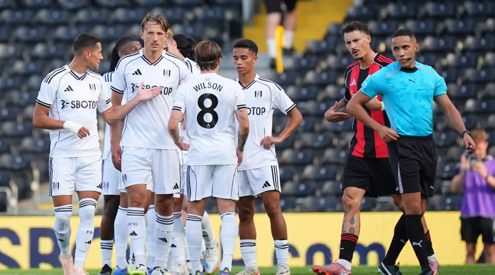 09 August 2025, United Kingdom, London: Fulham players celebrate their teams first goal during the pre season friendly soccer match between Fulham and Eintracht Frankfurt  at Craven Cottage. Photo: James Manning/PA Wire/dpa