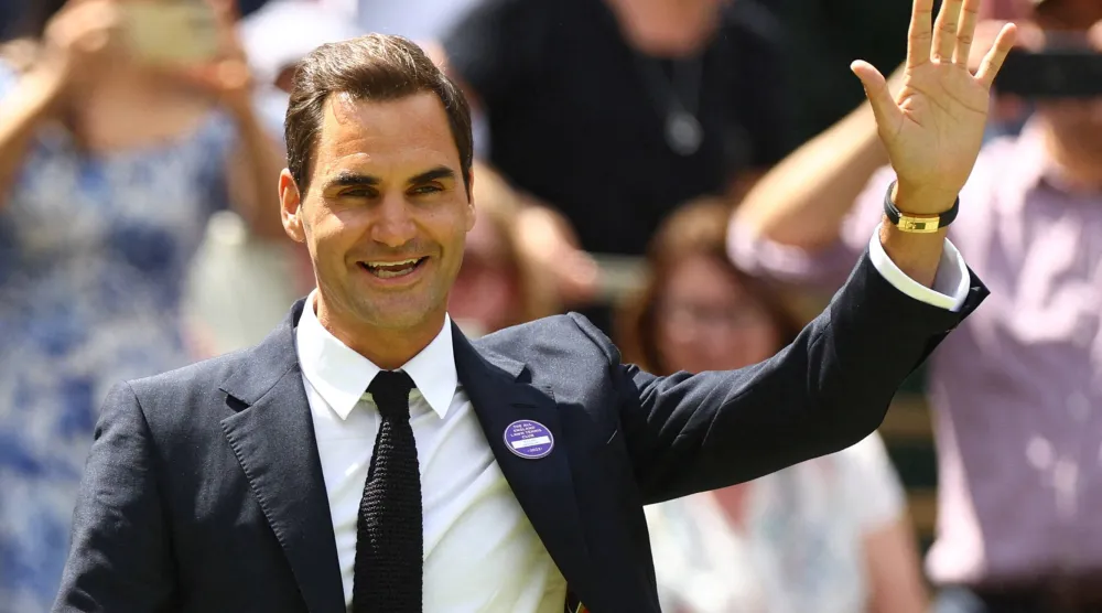 نجم التنس السويسري السابق روجر فيدرر (رويترز)