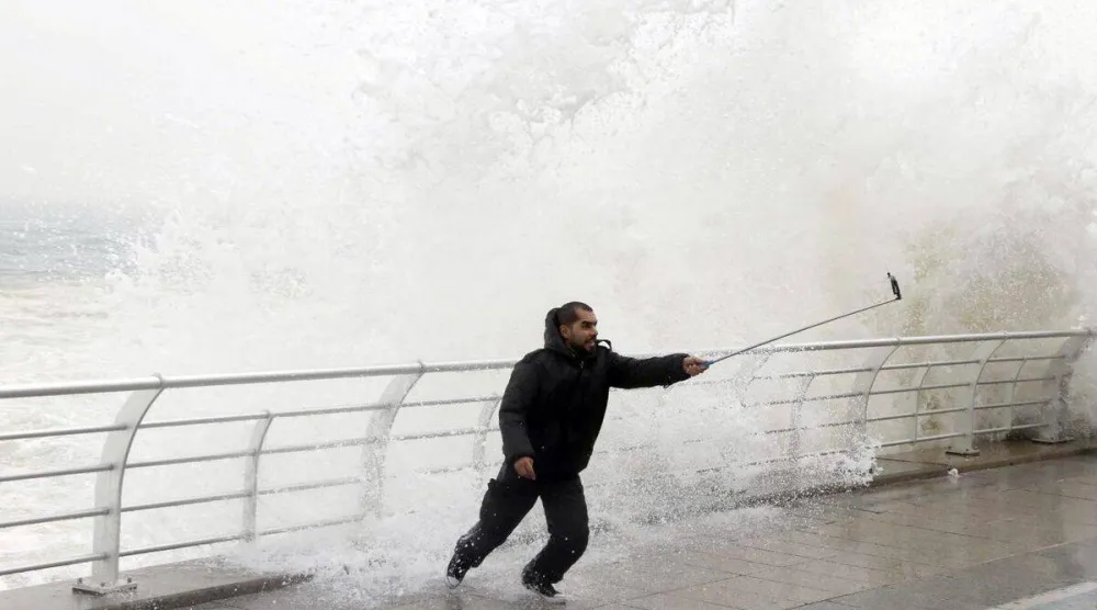  السبب الأكثر شيوعاً للوفيات المرتبطة بصور السيلفي حول العالم هو السقوط (رويترز)
