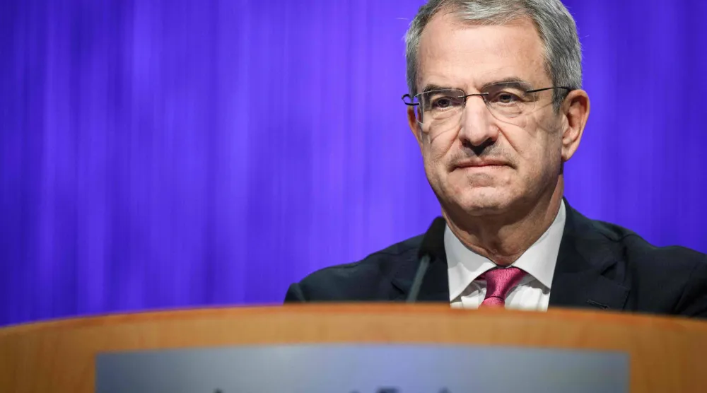 الرئيس التنفيذي المقال لوران فريكس (أ.ف.ب)