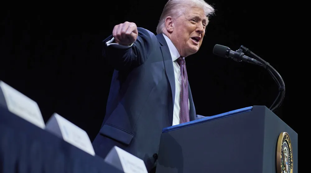 الرئيس الأميركي دونالد ترمب خلال خطابه أمس في متحف الكتاب المقدس بواشنطن (أ.ب)