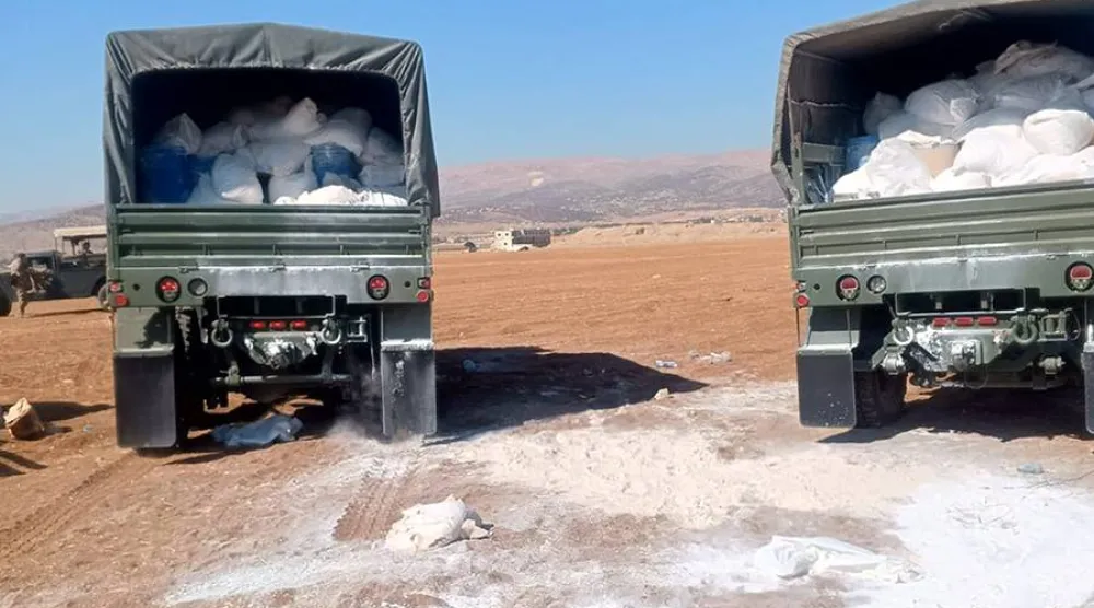 آليات عسكرية تحمل المضبوطات من المخدرات في بعلبك (قيادة الجيش)