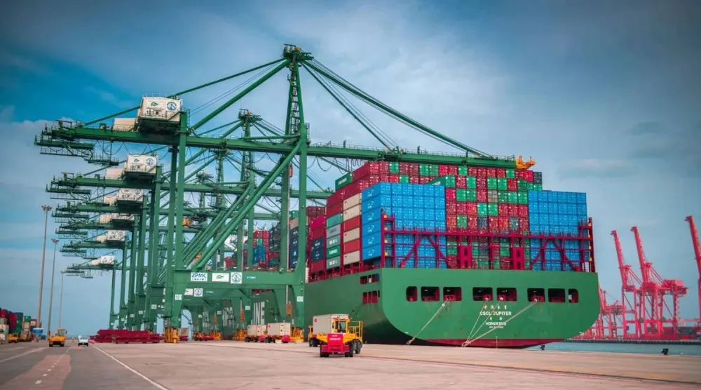 جانب من ميناء الملك عبد العزيز في الدمام شرق السعودية (الهيئة العامة للموانئ)