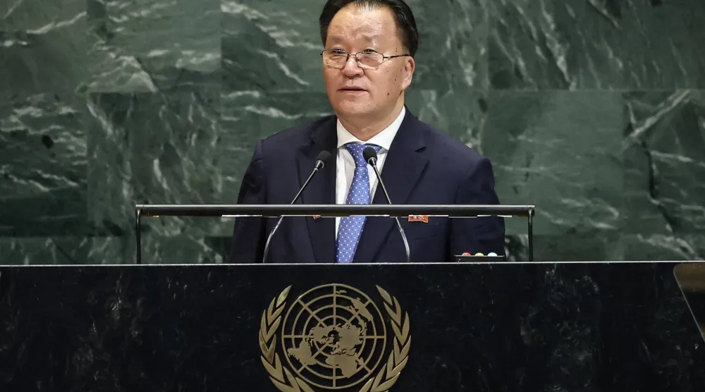 كيم سون غيونغ نائب وزيرة خارجية كوريا الشمالية أمام الجمعية العامة للأمم المتحدة (أ.ف.ب)