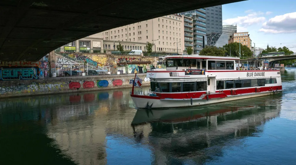 قناة نهر الدانوب وسط مدينة فيينا - النمسا (أ.ف.ب)