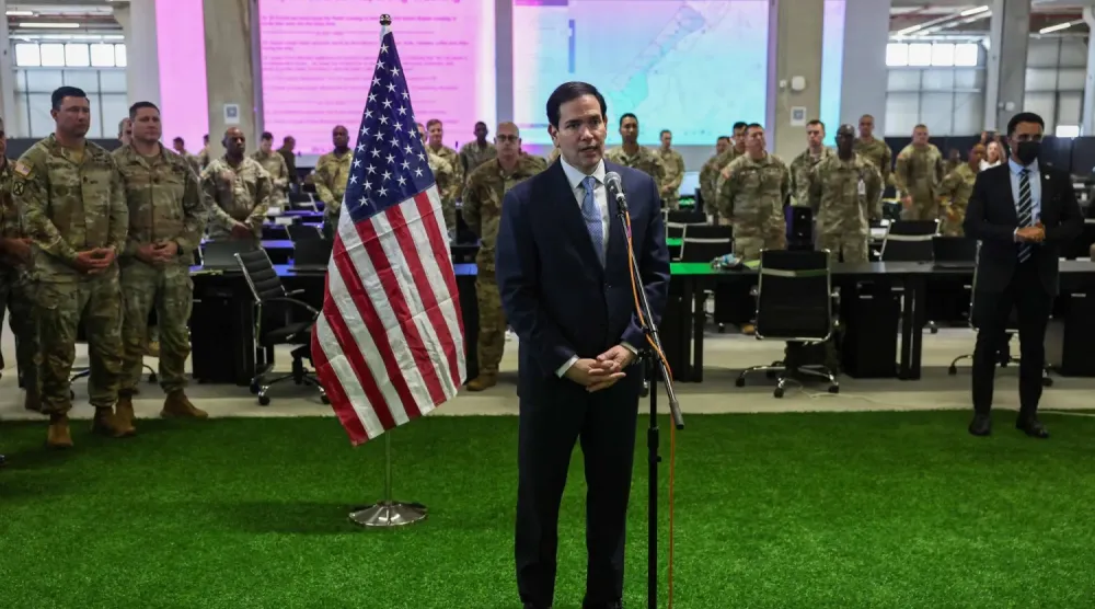 (foto altı) ABD Dışişleri Bakanı Marco Rubio, Sivil-Askeri Koordinasyon Merkezi'ni ziyaret etti. (AFP)