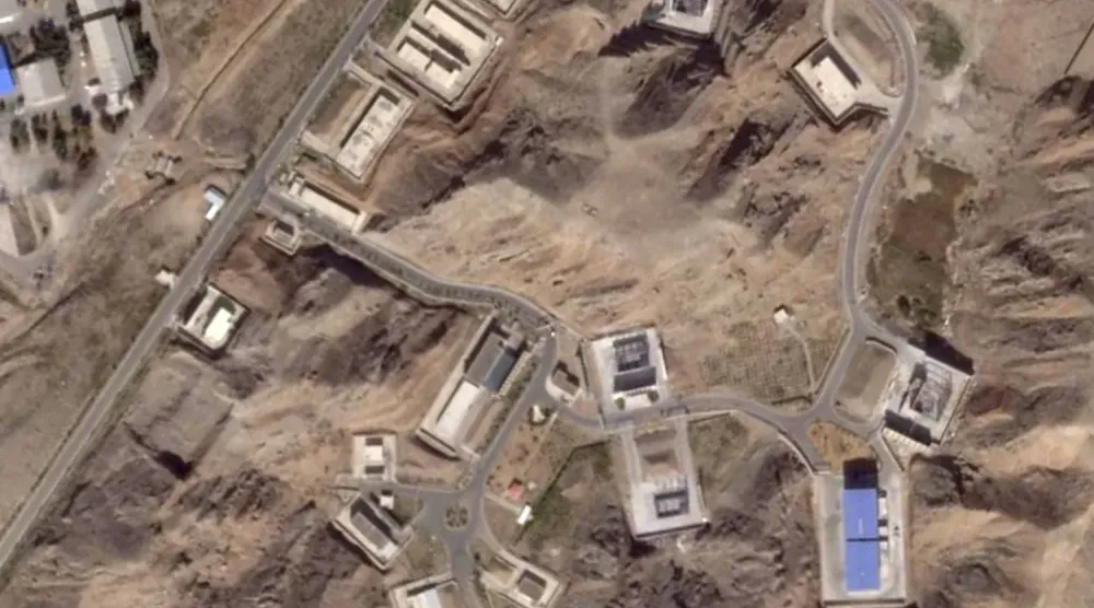 Planet Labs’tan alınan uydu görüntüsünde, geçtiğimiz ağustos ayında Tahran'ın doğusundaki Parçin Üssü’nde füze tesislerinin yeniden inşa edildiği gözüküyor. (AP)