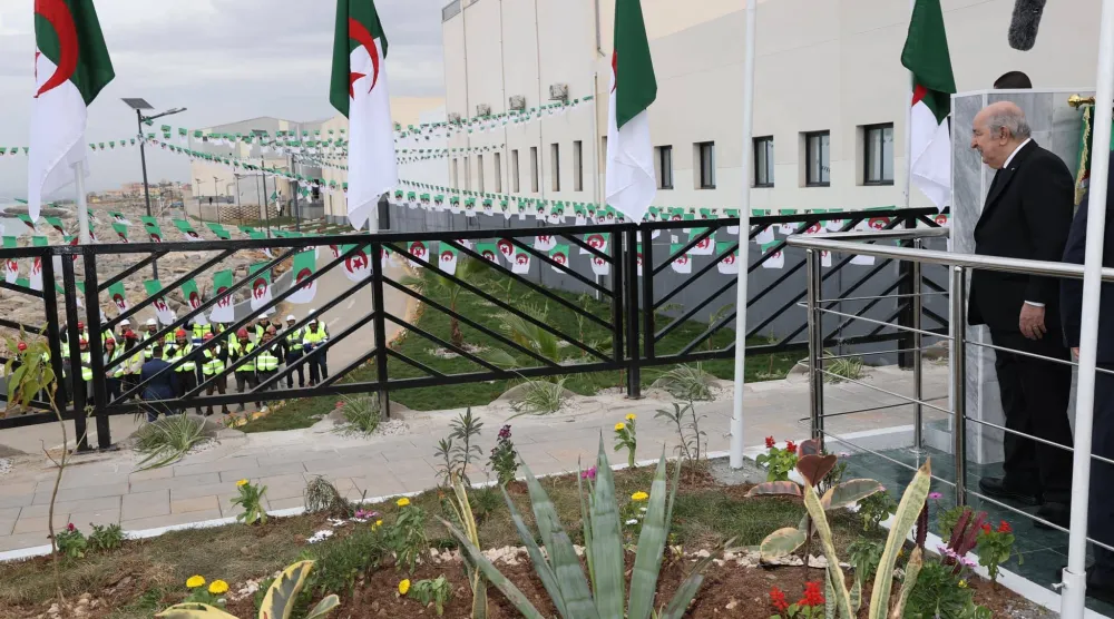 رئيس البلاد خلال إطلاق تشغيل محطة لتحلية مياه البحر غربي العاصمة (الرئاسة)