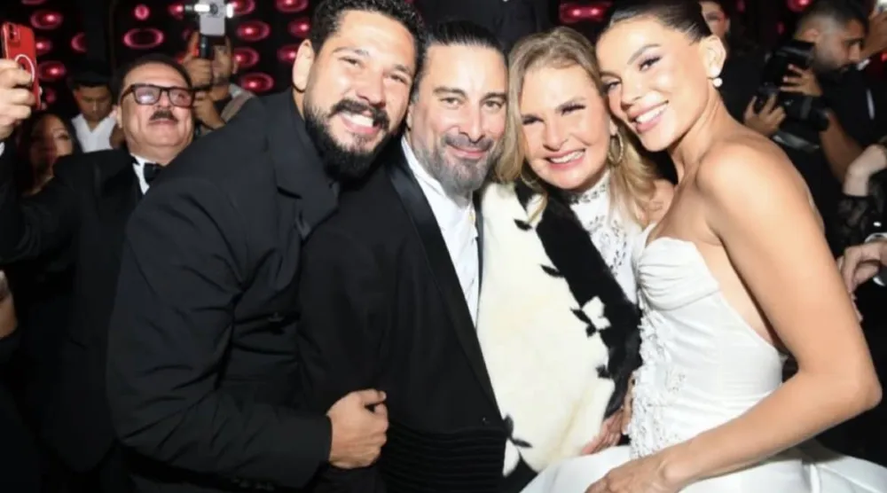 يسرا تتوسط هادي الباجوري وزوجته هايدي (حساب هايدي على «إنستغرام»)