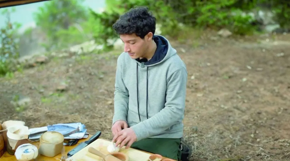 سيمون يميّن مدون طعام اختار الطبيعة اللبنانية مطبخه