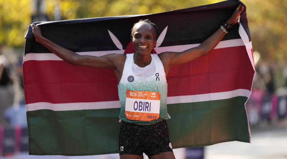 الكينية هيلين أوبيري بطلة ماراثون نيويورك برقم قياسي جديد (رويترز)