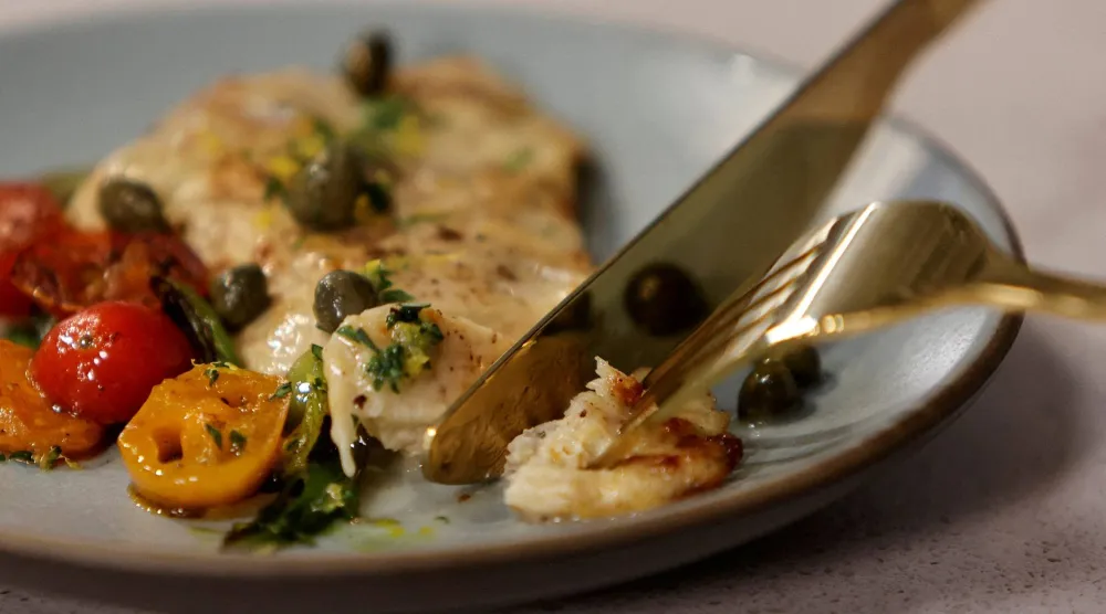 صدور الرومي والدجاج من أفضل الخيارات للغداء (رويترز)