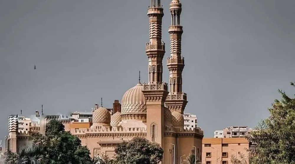 ملصق ترويجي يحمل اسم إذاعة «القرآن الكريم» (حساب الإذاعة على موقع فيسبوك)