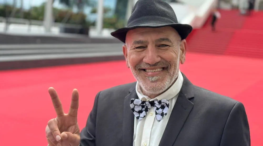 المخرج الفلسطيني رشيد مشهراوي يعود لتصوير أحدث أفلامه «أولاد البلاد» (حسابه على «فيسبوك»)