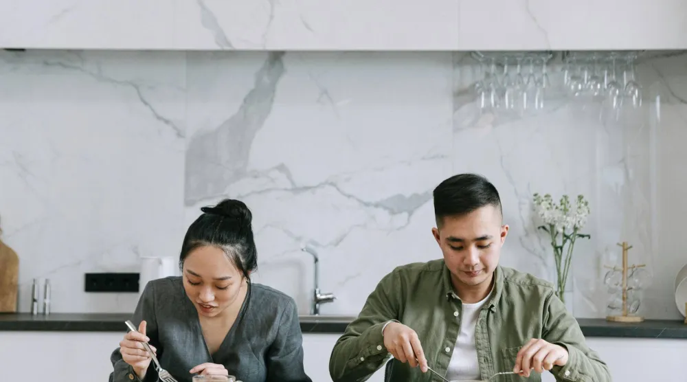 التوتر يُسبب الرغبة الشديدة في تناول الطعام (بيكسيلز)