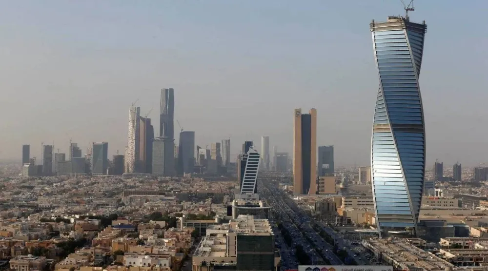 العاصمة السعودية الرياض توجد بها مقار رئيسية لأكبر البنوك (رويترز)