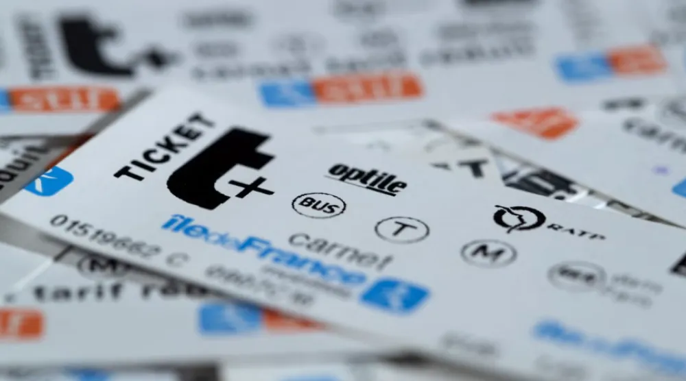 انتهى بيع التذاكر الورقية رسمياً في مترو باريس أمس الأربعاء (أ.ف.ب)