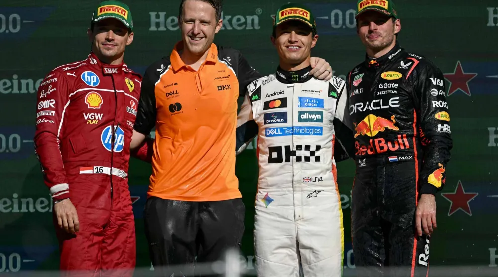 حقق فيرستابن العام الماضي "ريمونتادا" مذهلة و أنهى نوريس السباق في المركز السادس (أ.ف.ب)