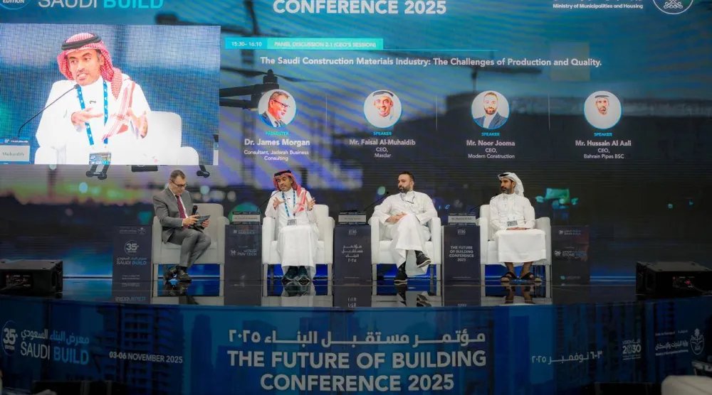 إحدى الجلسات الحوارية في معرض البناء السعودي (الشرق الأوسط)