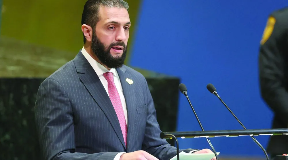 الرئيس السوري أحمد الشرع في كلمة أمام الجمعية العامة للأمم المتحدة في نيويورك في سبتمبر (أ.ف.ب)