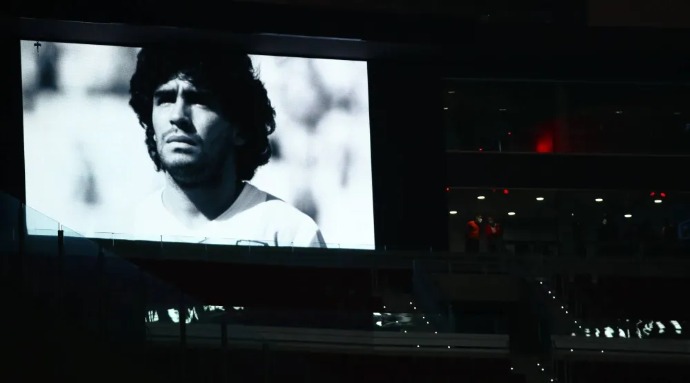  أسطورة كرة القدم الأرجنتيني دييغو مارادونا (رويترز).