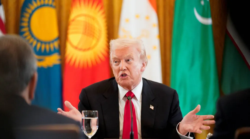 الرئيس الأميركي دونالد ترمب خلال حفل عشاء مع قادة دول من آسيا الوسطى (رويترز)