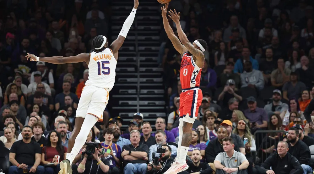 فينيكس صنز هزم ضيفه لوس أنجليس كليبرز (إ.ب.أ)