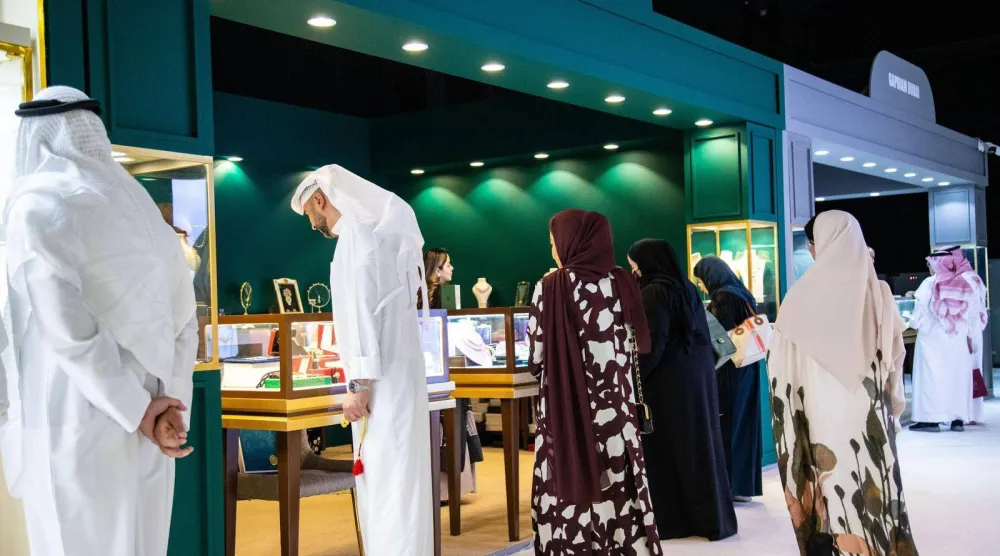 يستعرض «صالون المجوهرات» أحدث تصميمات الحلي والأحجار الكريمة (موسم الرياض)