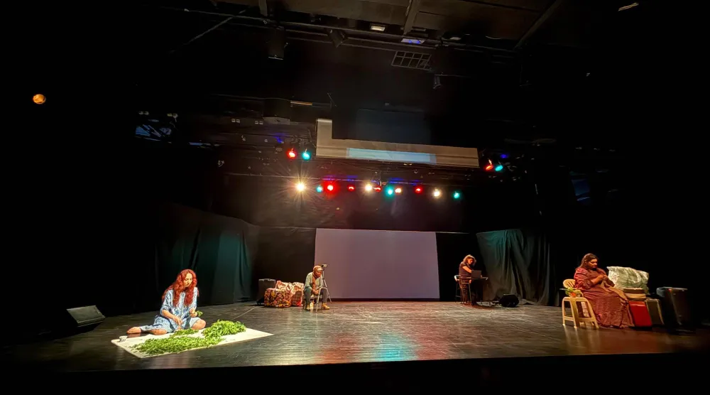 العالم يسقط والنساء غالباً أول مَن يلتقطن الشظايا (الشرق الأوسط)