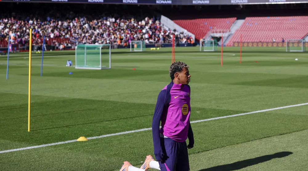 عودة لامين جمال إلى «لا روخا» (إ.ب.أ)