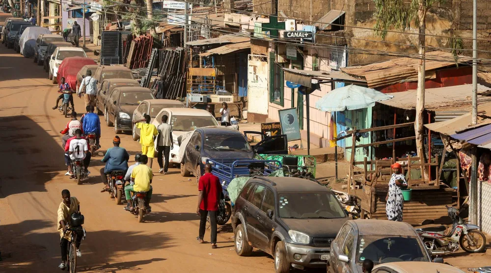 أحد شوارع العاصمة المالية باماكو (رويترز)