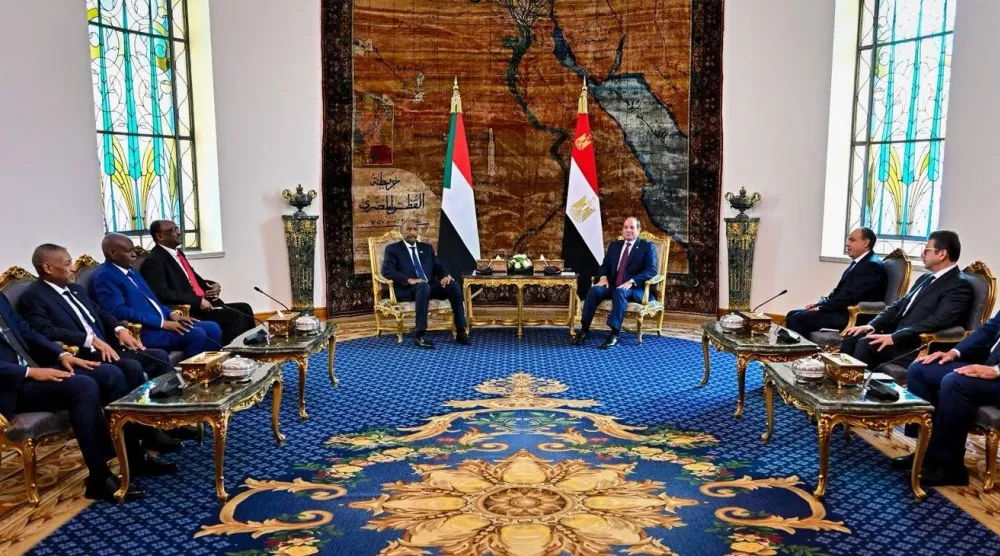 الرئيس المصري عبد الفتاح السيسي خلال استقبال رئيس مجلس السيادة السوداني في القاهرة الشهر الماضي (الرئاسة المصرية)