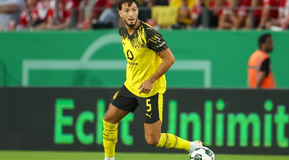 رامي بن سبعيني مدافع فريق بوروسيا دورتموند (د.ب.أ)