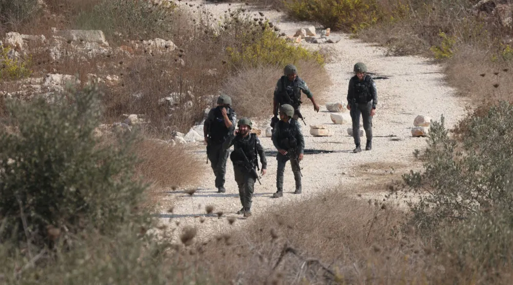 جنود إسرائيليون في الضفة الغربية (إ.ب.أ)