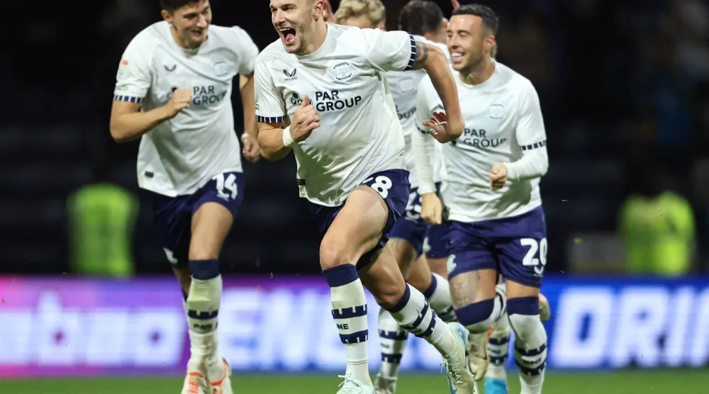 ميلوتين أوسمايتش لاعب بريستون نورث إند (رويترز)