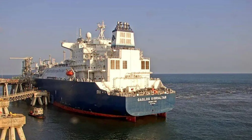 سفينة «غازلوغ جيبرالتار» تحمل الغاز المسال من مجمع «إدكو للإسالة» متجهة إلى اليونان (وزارة البترول المصرية)