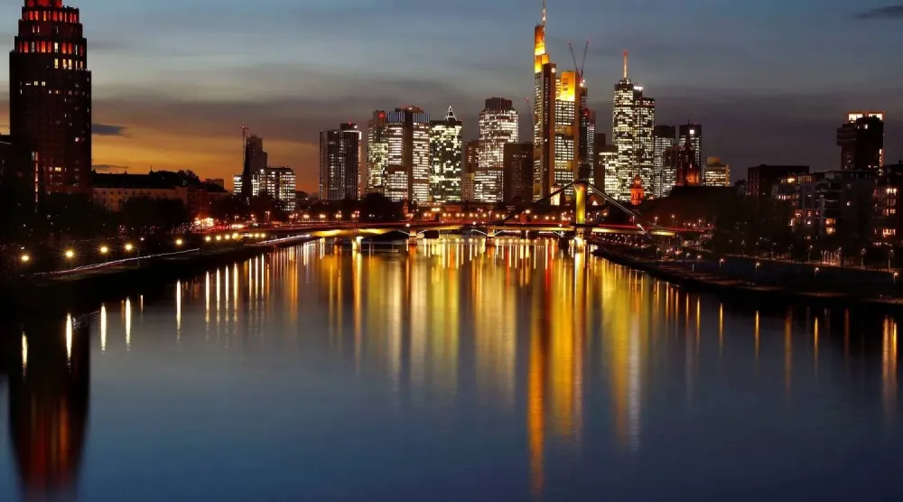 الحي المالي في فرانكفورت (رويترز)