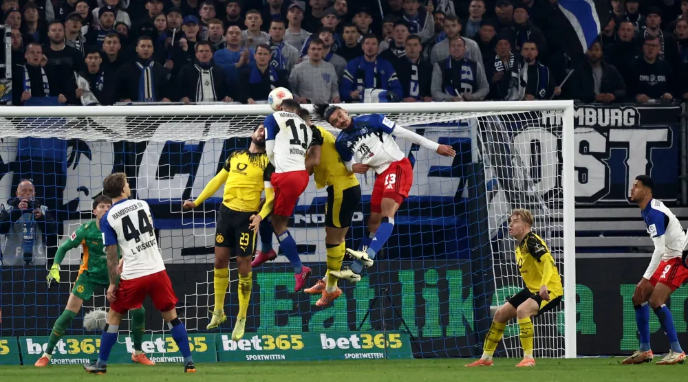 دورتموند اكتفى بالتعادل على أرض هامبورغ (أ.ف.ب)