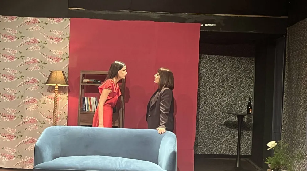 مواجهات عدة تحصل بين المرأتين (الشرق الأوسط)