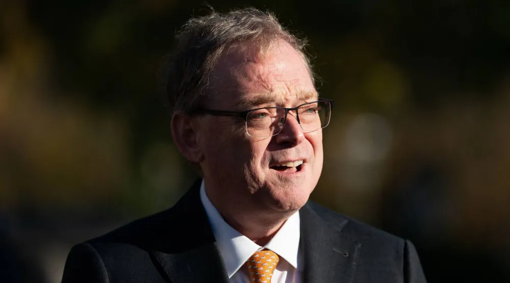 هاسيت يتحدث إلى الصحافيين خارج البيت الأبيض في واشنطن العاصمة - في 31 أكتوبر (أ.ف.ب)