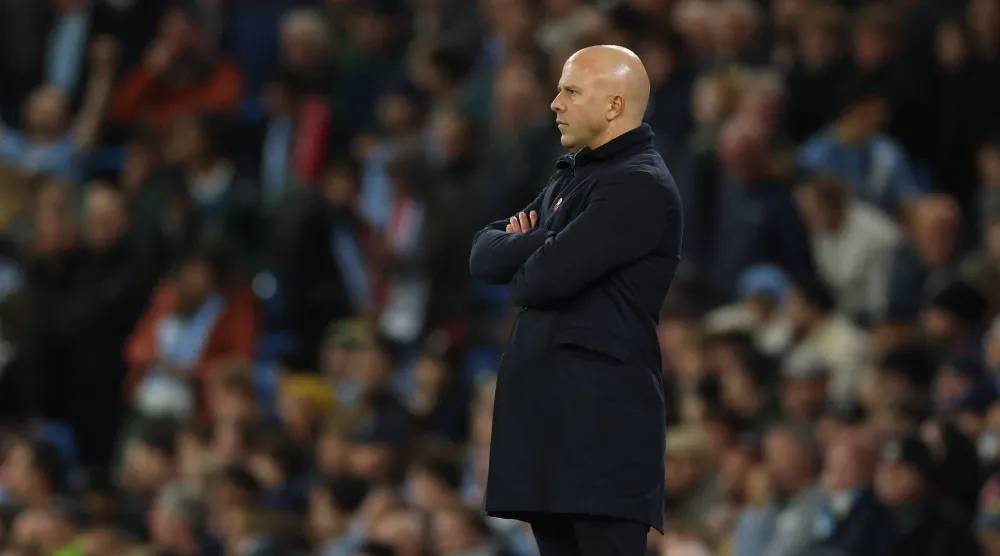 الهولندي أرني سلوت المدير الفني لفريق ليفربول (إ.ب.أ)